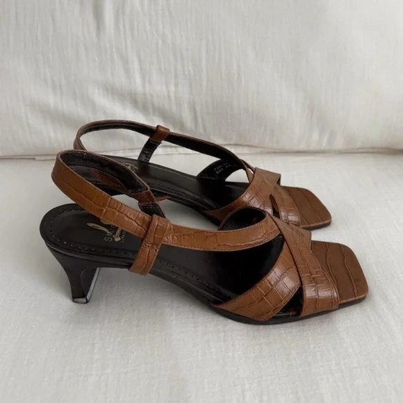 LifeStride Brown Crocodile-embossed Leather Slingback Kitten Heel Sandals - Picture 3 of 8